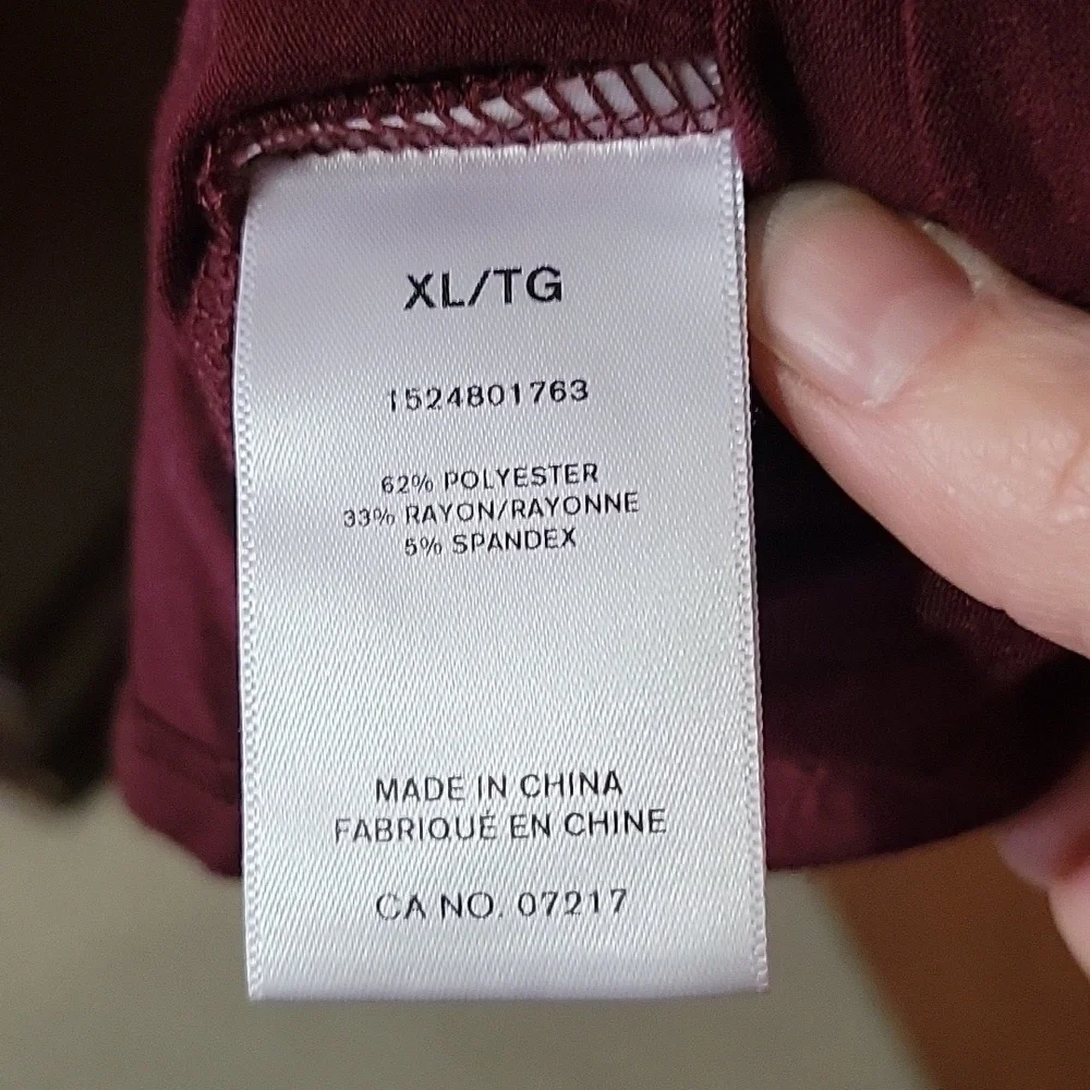 For Fox's Sake! Soft flowy keyhole tank top - Picture 5 of 5